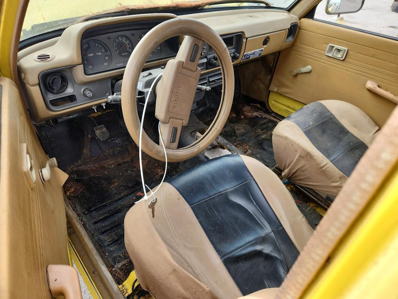 1979 Toyota Truck Yellow vin: RN4701394