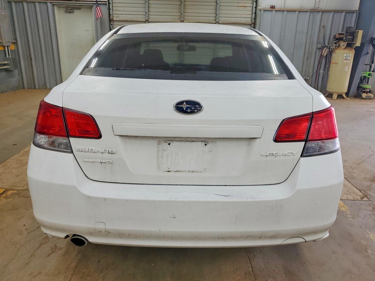 2013 Subaru Legacy 2.5i Premium White vin: 4S3BMCG69D3009891