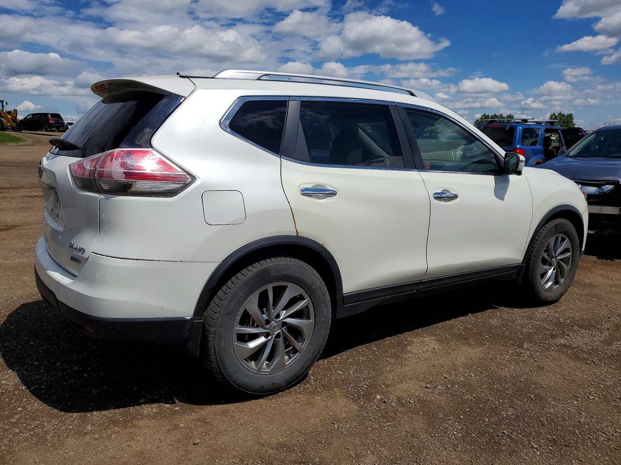 2015 Nissan Rogue S White vin: 5N1AT2MV9FC804233
