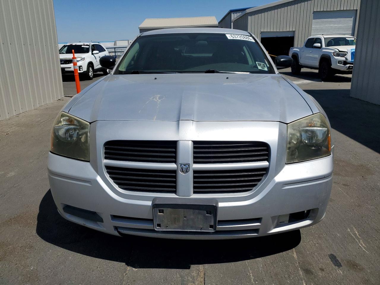 2005 Dodge Magnum Sxt Серебряный vin: 2D4FV48V85H669819