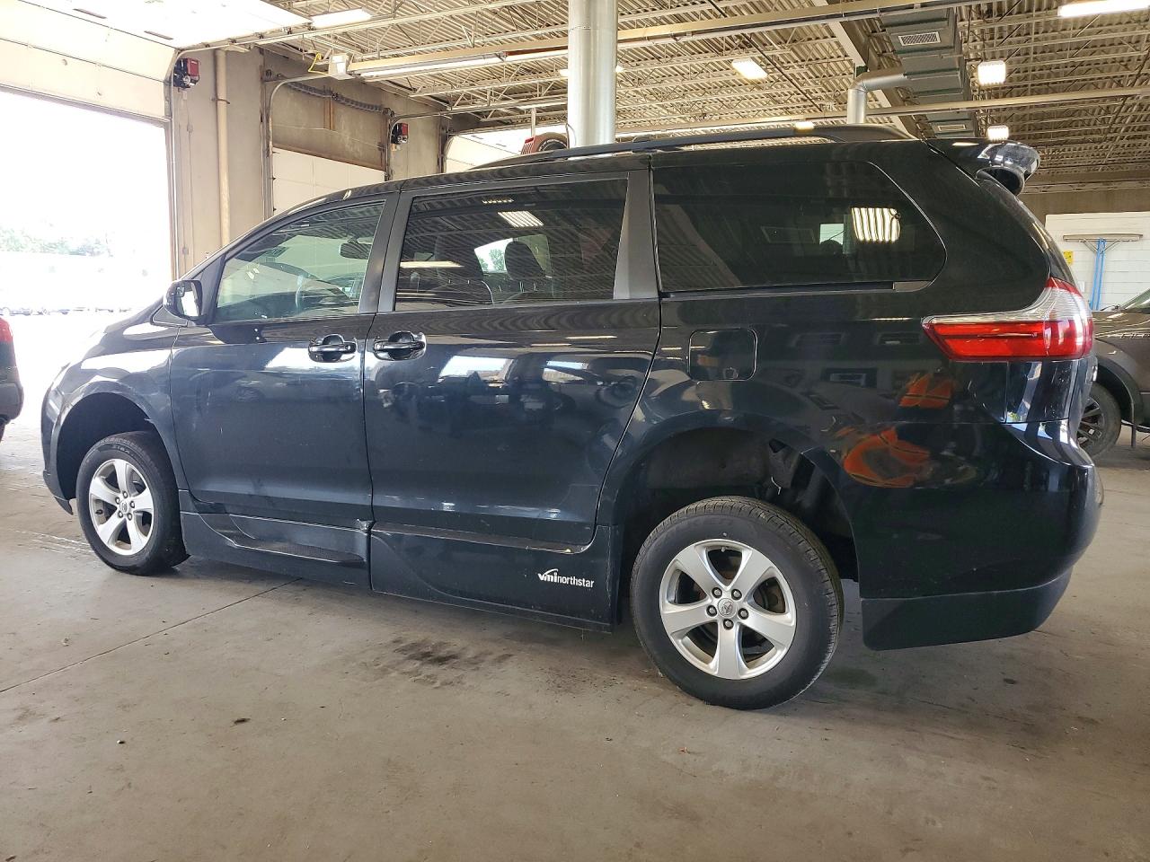 2015 Toyota Sienna Le Black vin: 5TDKK3DC3FS613518