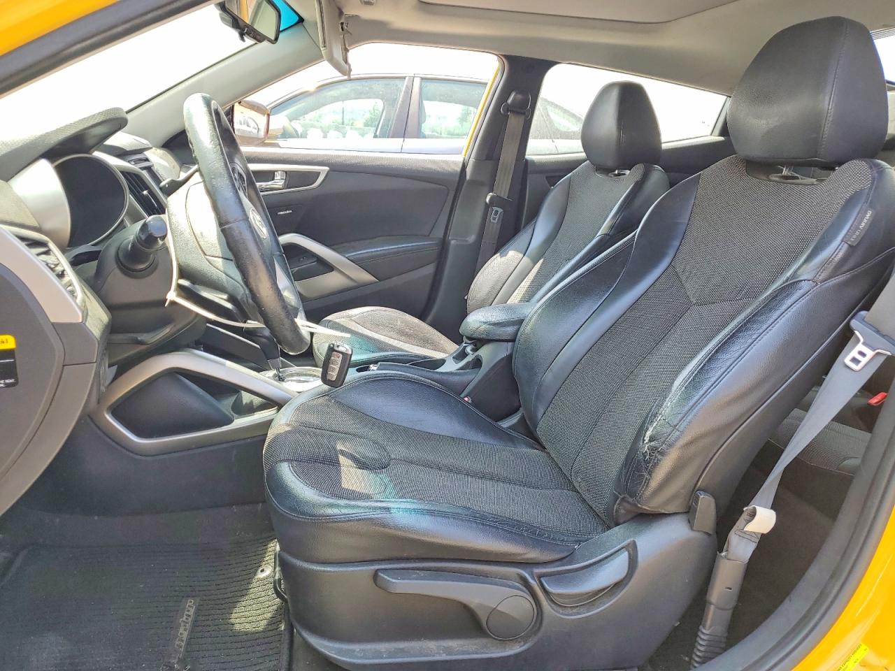 2012 Hyundai Veloster Base Желтый vin: KMHTC6AD2CU030621