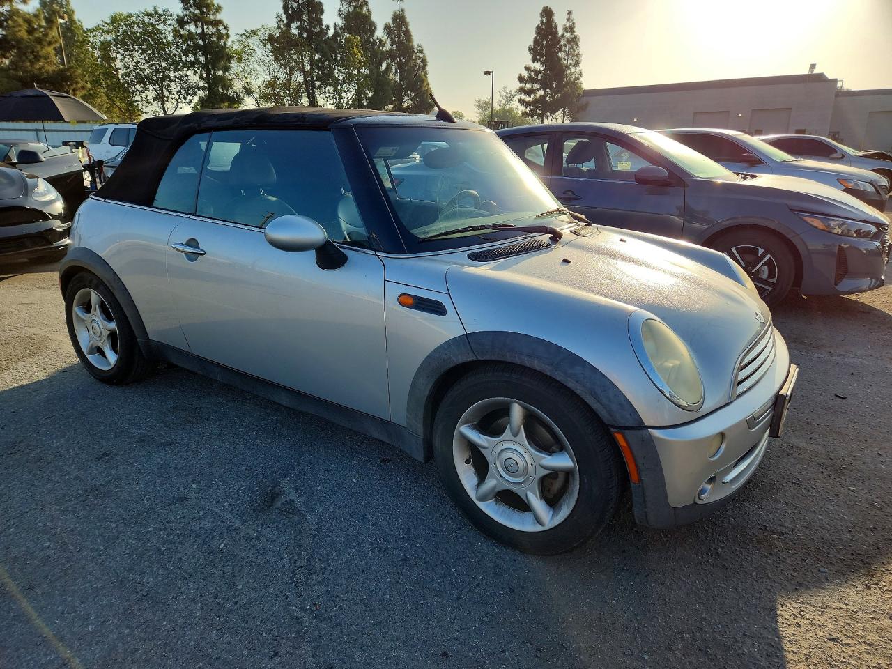 2005 Mini Cooper Silver vin: WMWRF33535TG13105