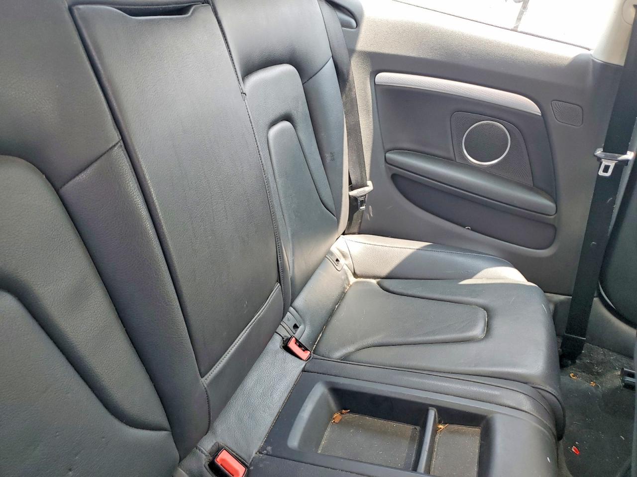 2011 Audi A5 Premium Plus Белый vin: WAULFAFR9BA080948