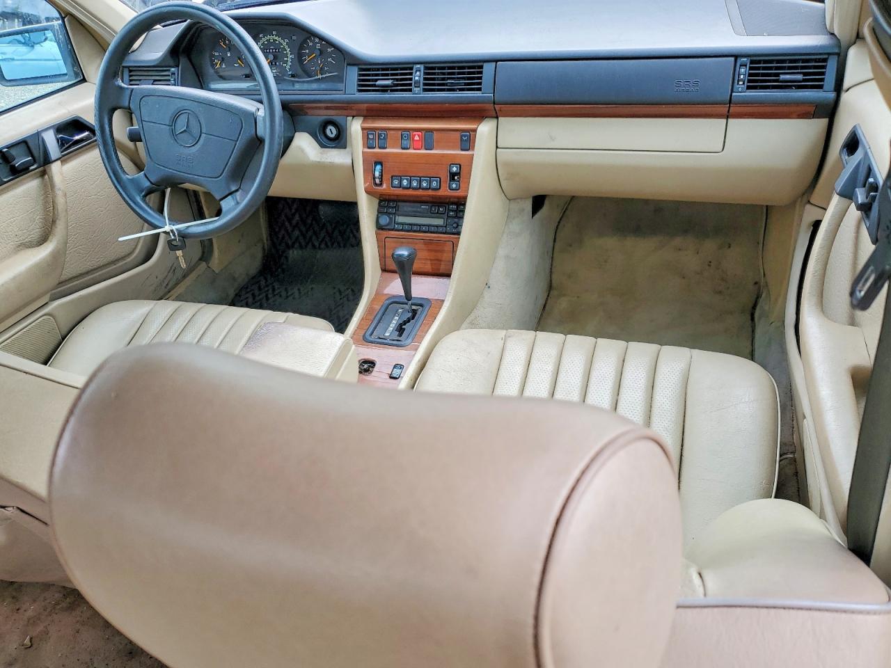 1995 Mercedes-benz E 300d Tan vin: WDBEB31E0SC072165
