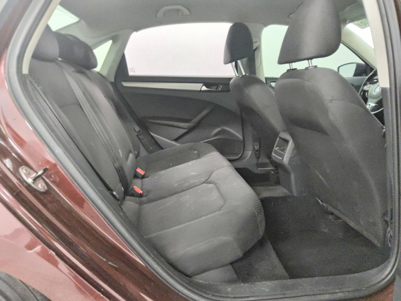 2013 Volkswagen Passat S Burgundy vin: 1VWAP7A39DC052052
