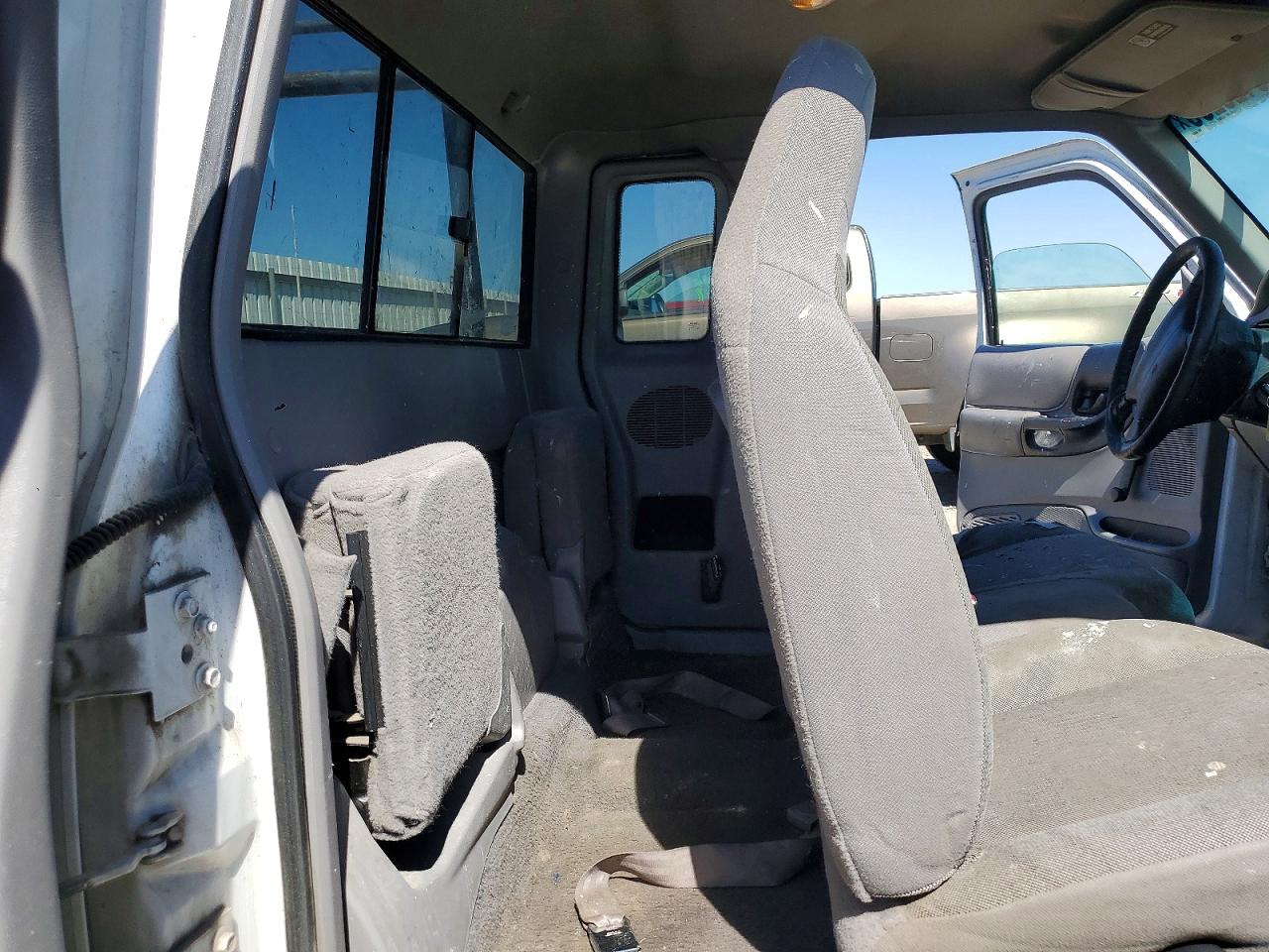 2000 Ford Ranger Super Cab White vin: 1FTYR14V4YPA04897