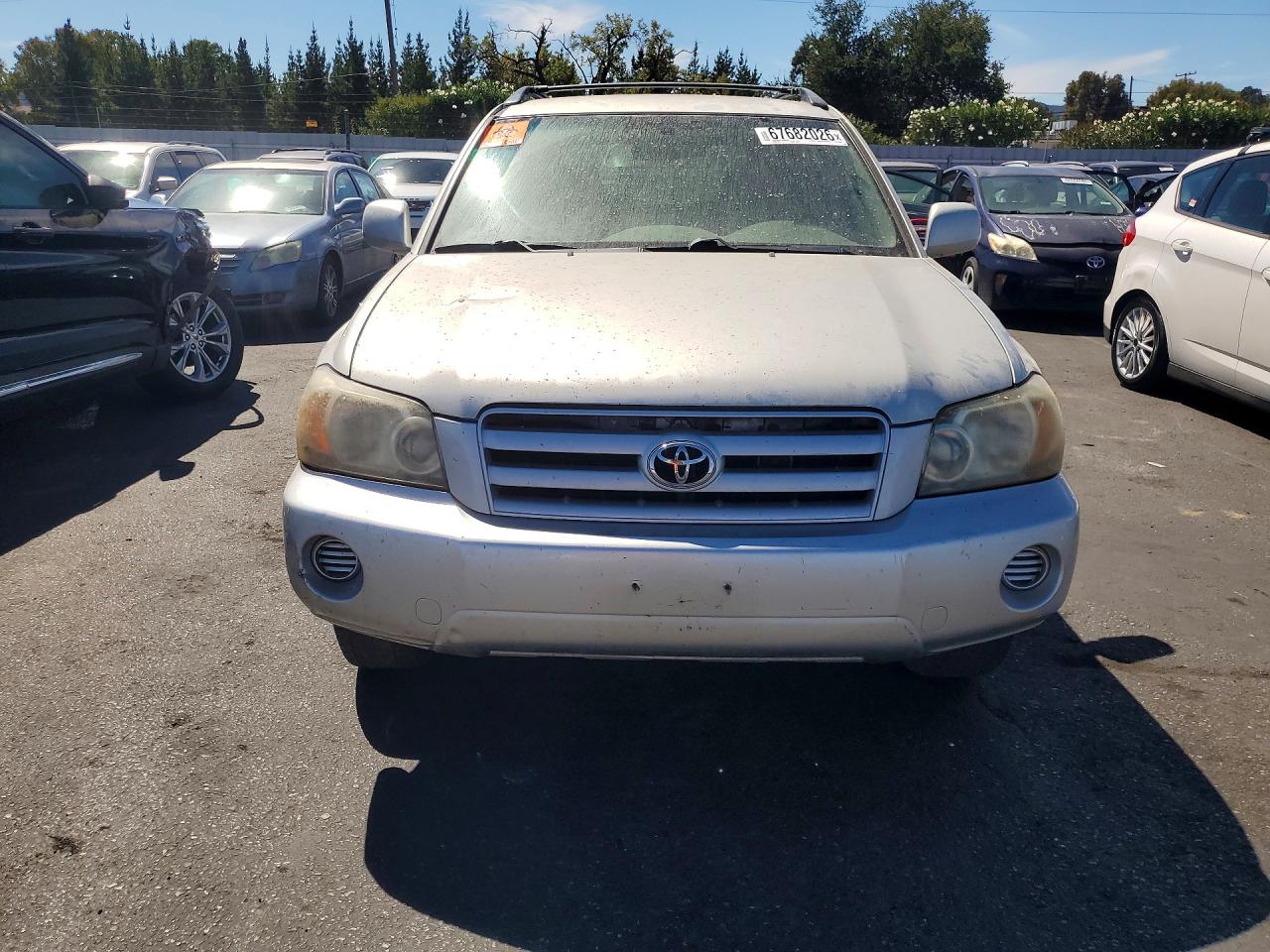 2004 Toyota Highlander Base Silver vin: JTEDP21A340042325
