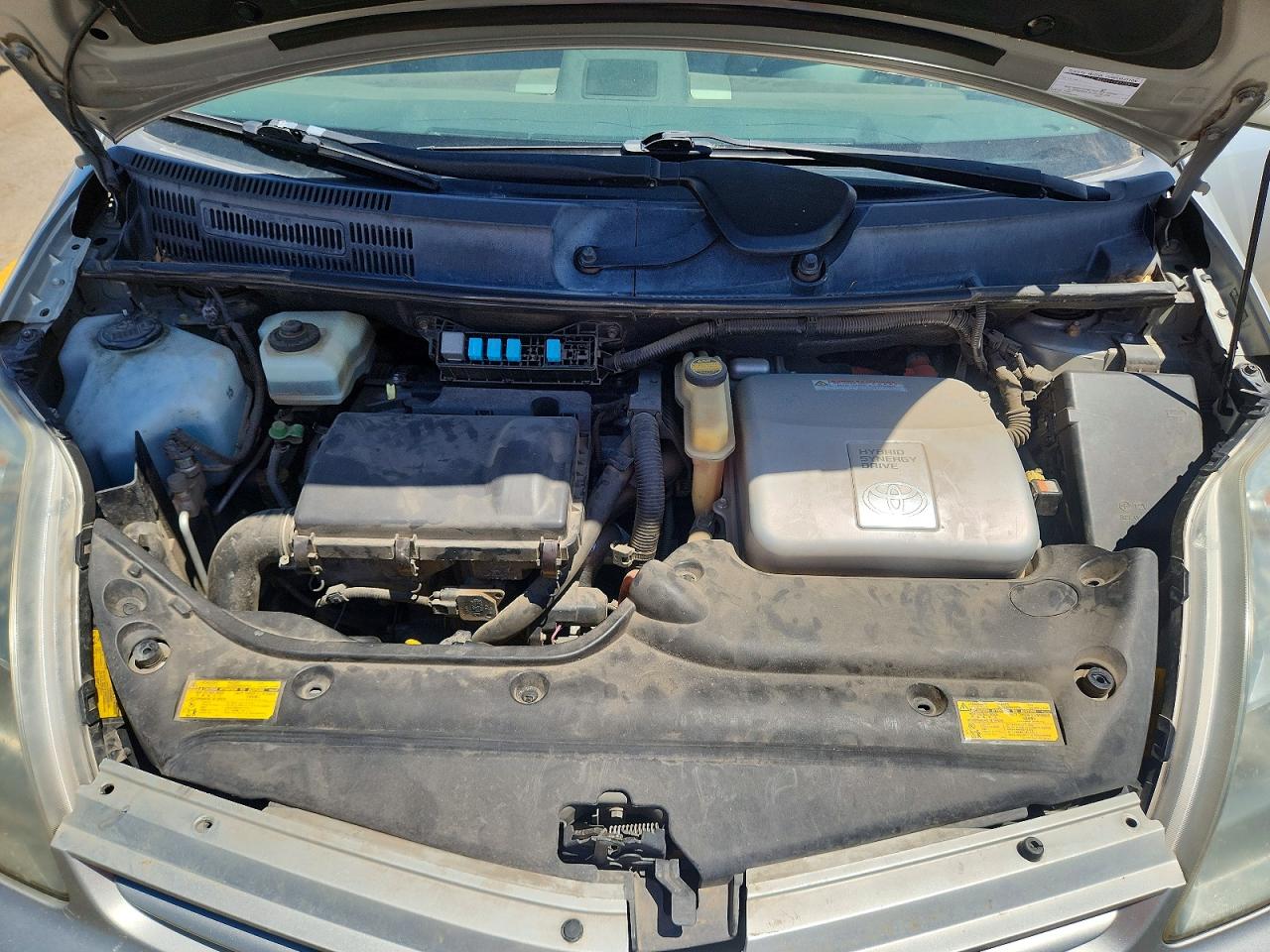 2004 Toyota Prius Base Silver vin: JTDKB20U840084205