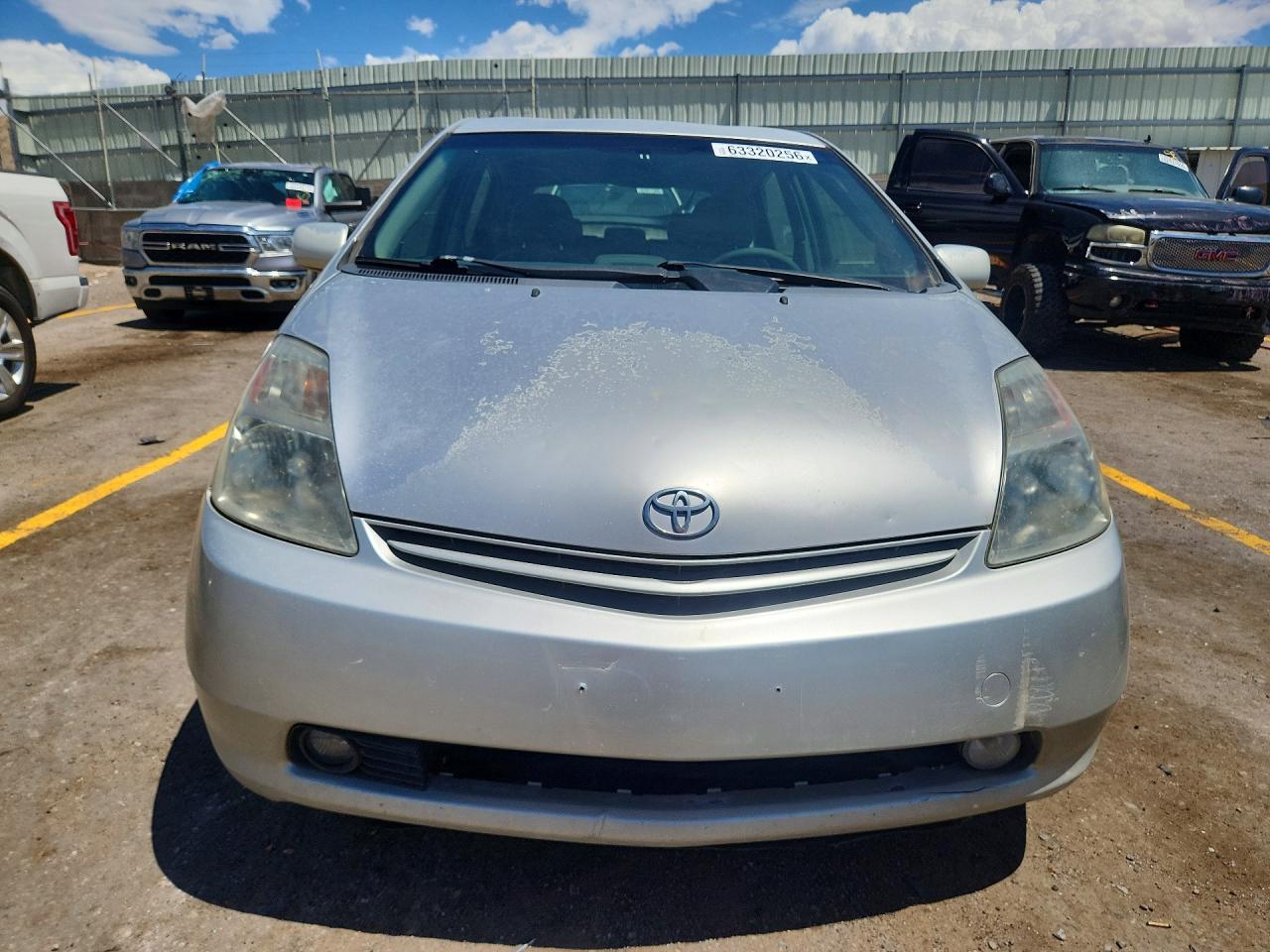 2004 Toyota Prius Base Silver vin: JTDKB20U840084205