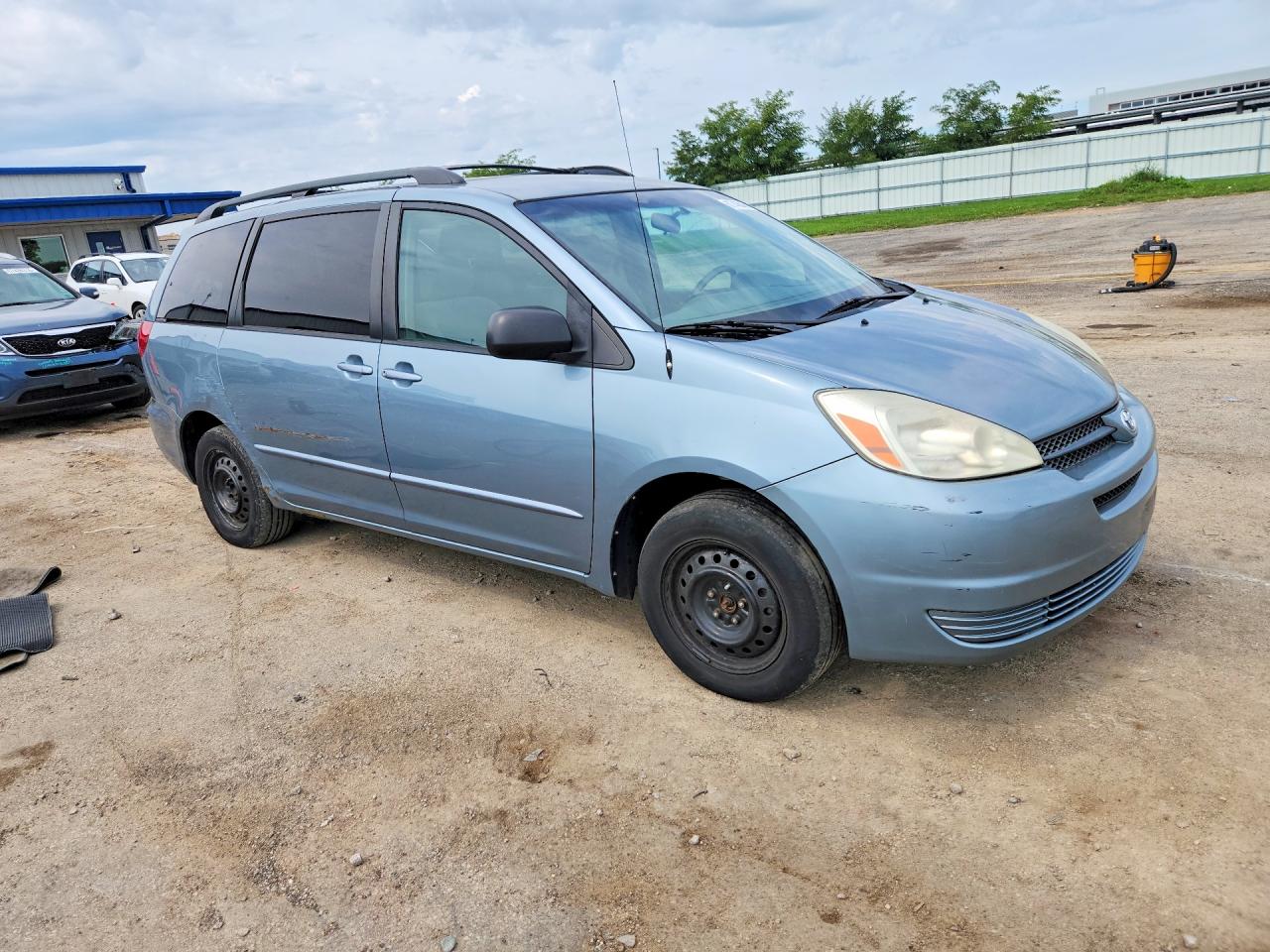 2004 Toyota Sienna Le 7 Passenger Blue vin: 5TDZA23C64S169741