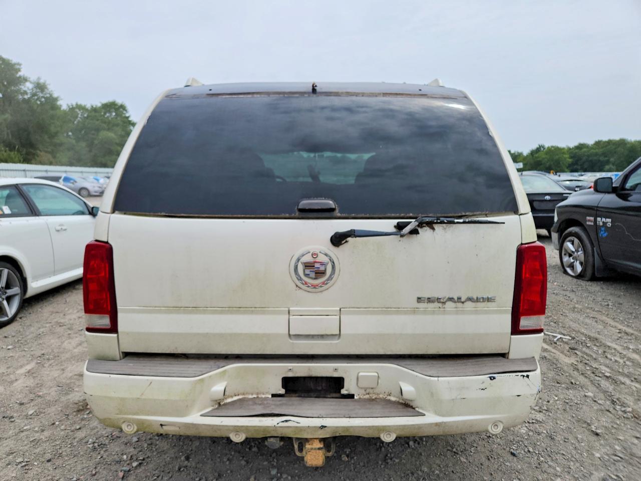 2005 Cadillac Escalade Luxury White vin: 1GYEC63N15R258144