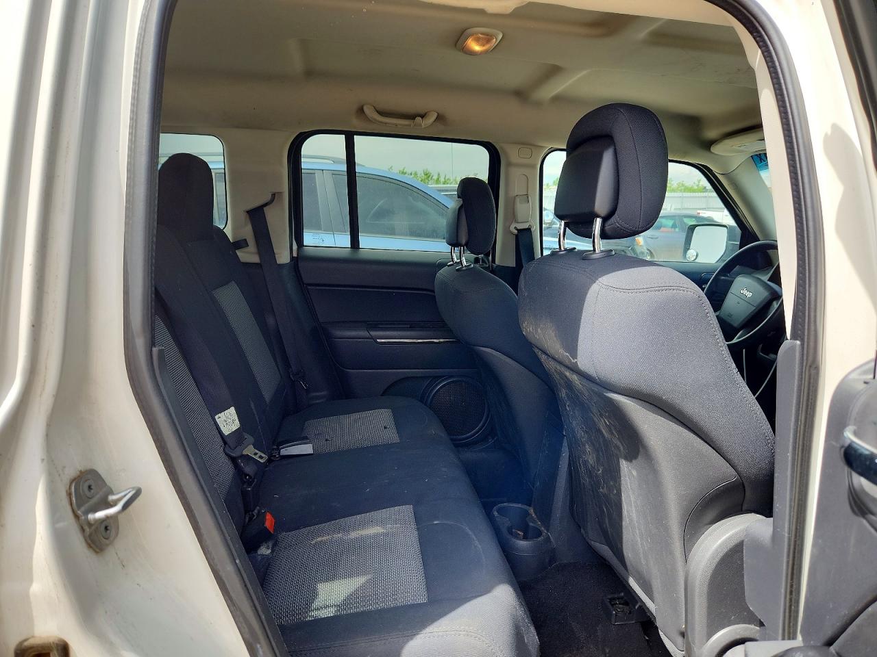 2010 Jeep Patriot Sport White vin: 1J4NF2GB1AD500325