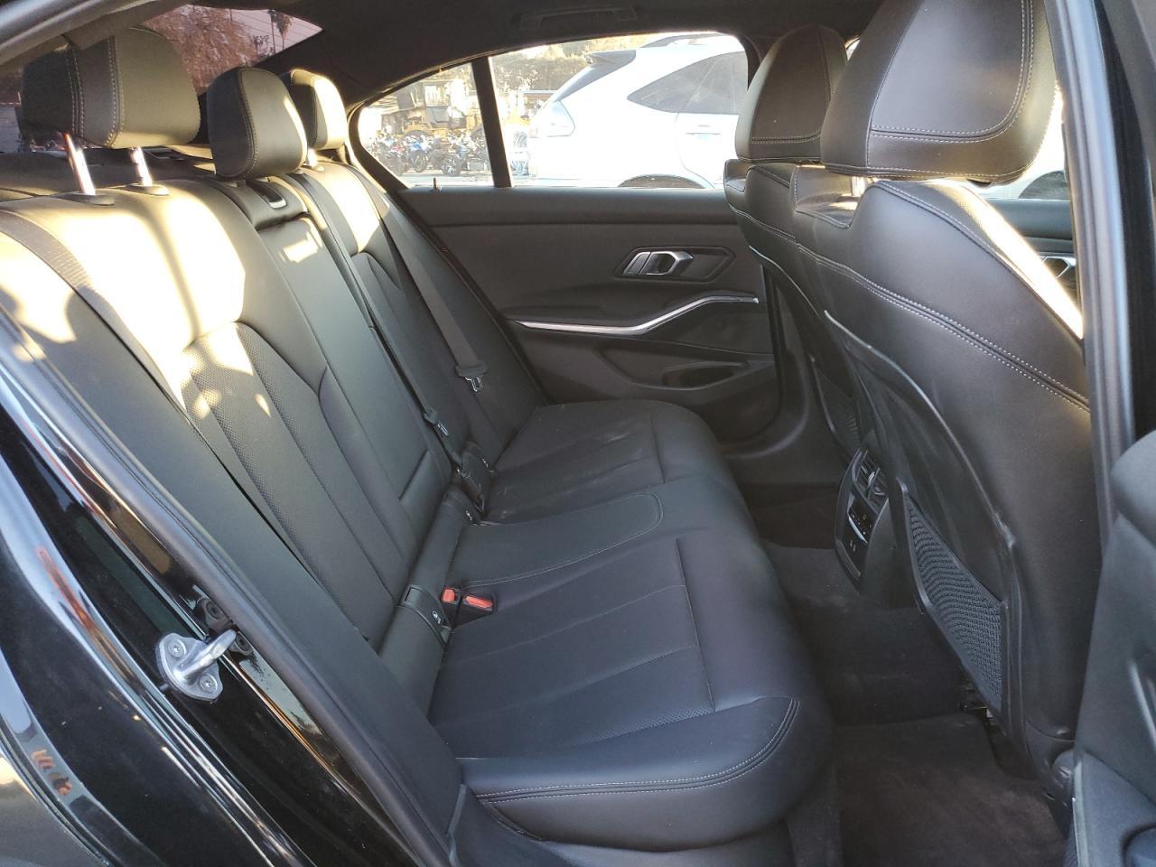 2022 Bmw 330i    Black vin: 3MW5R1J04N8C27833