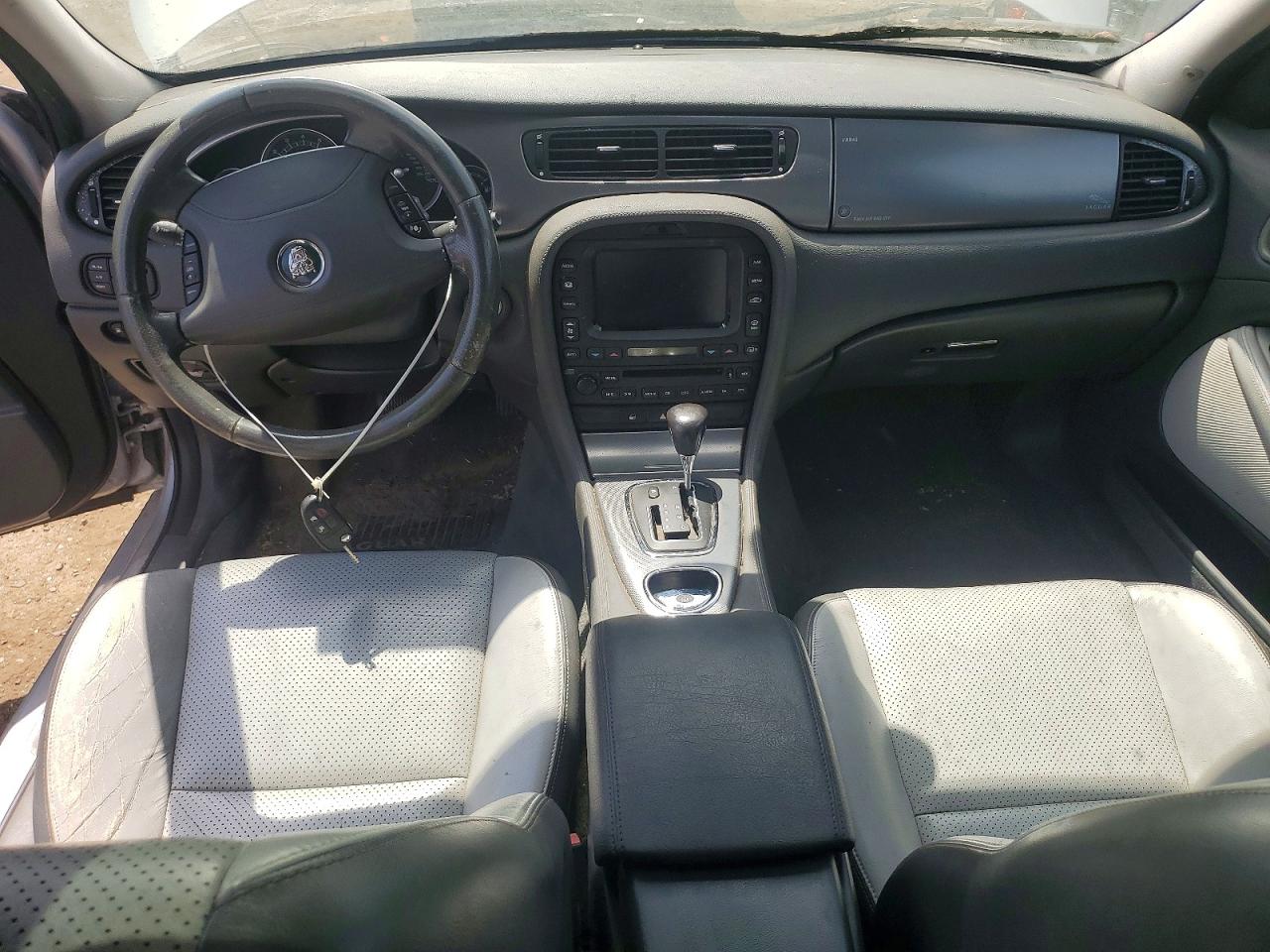 2005 Jaguar S-type Silver vin: SAJWA01T85FN18878