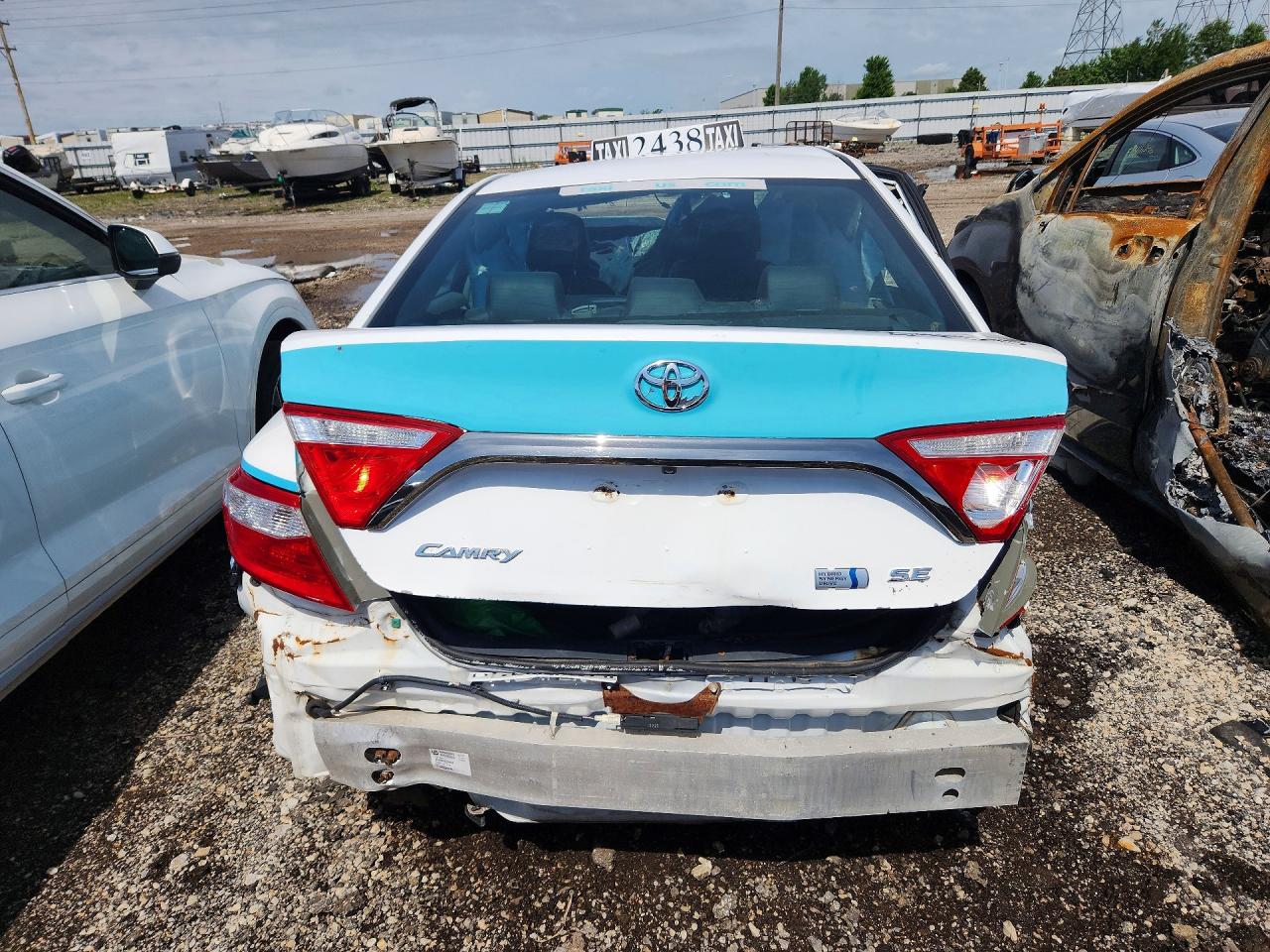 2016 Toyota Camry Hybrid Le Белый vin: 4T1BD1FKXGU185393
