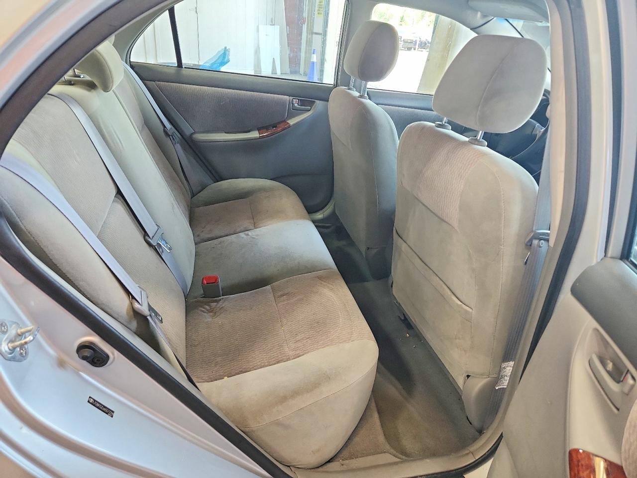 2006 Toyota Corolla Le Gray vin: JTDBR32E660077098