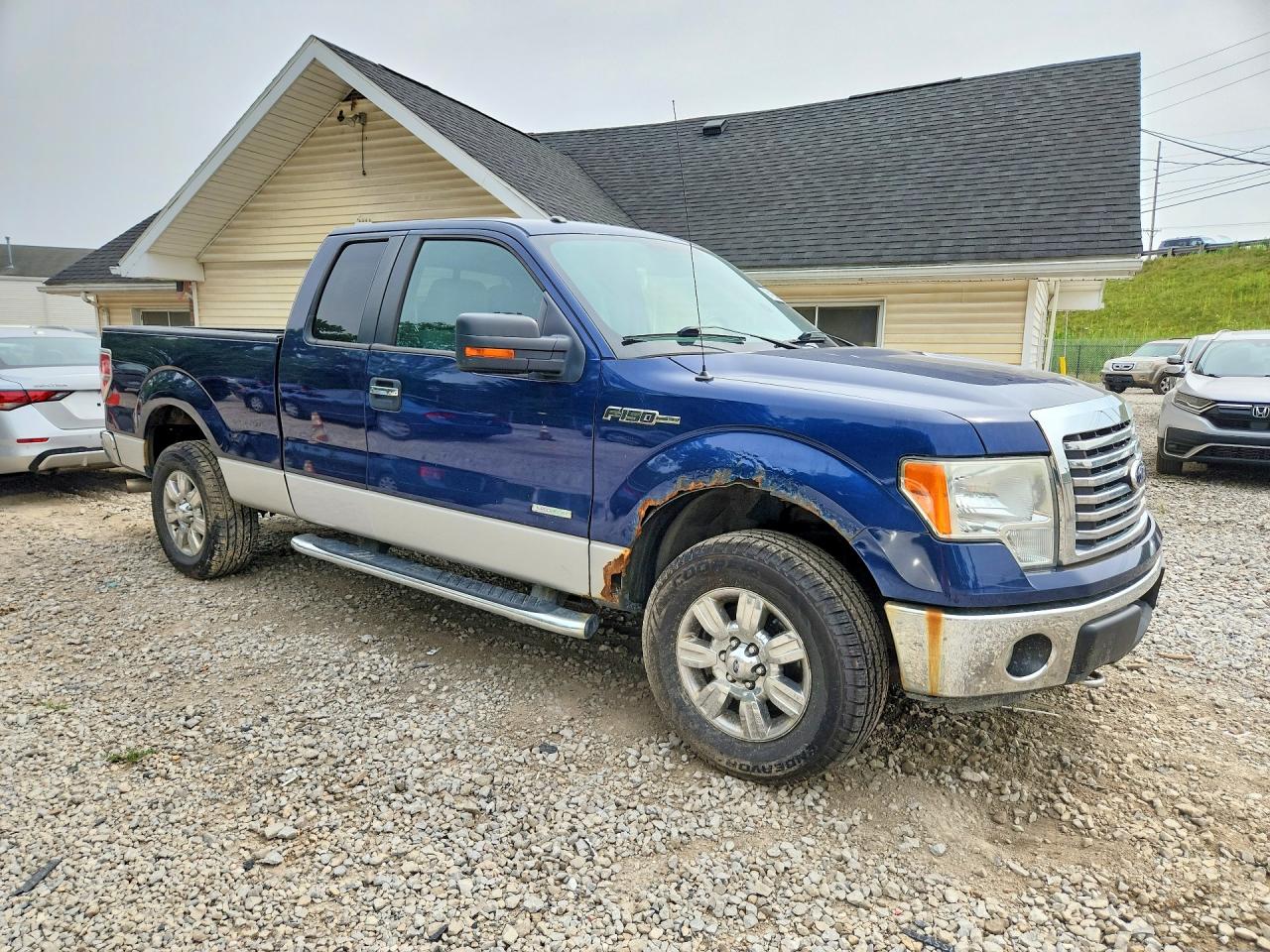 2012 Ford F150 Super Cab Two Tone vin: 1FTFX1ET4CFA68009