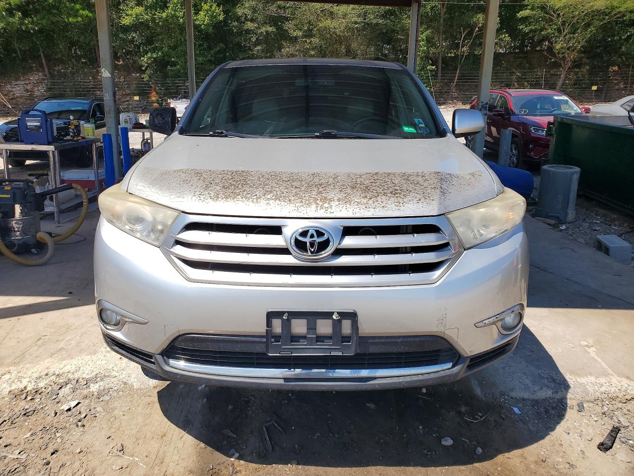 2013 Toyota Highlander Base Silver vin: 5TDBK3EH1DS277116