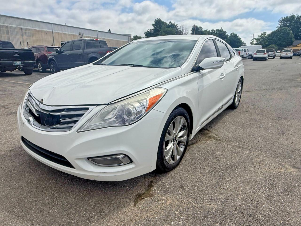 2013 Hyundai Azera Base White vin: KMHFG4JG8DA312524