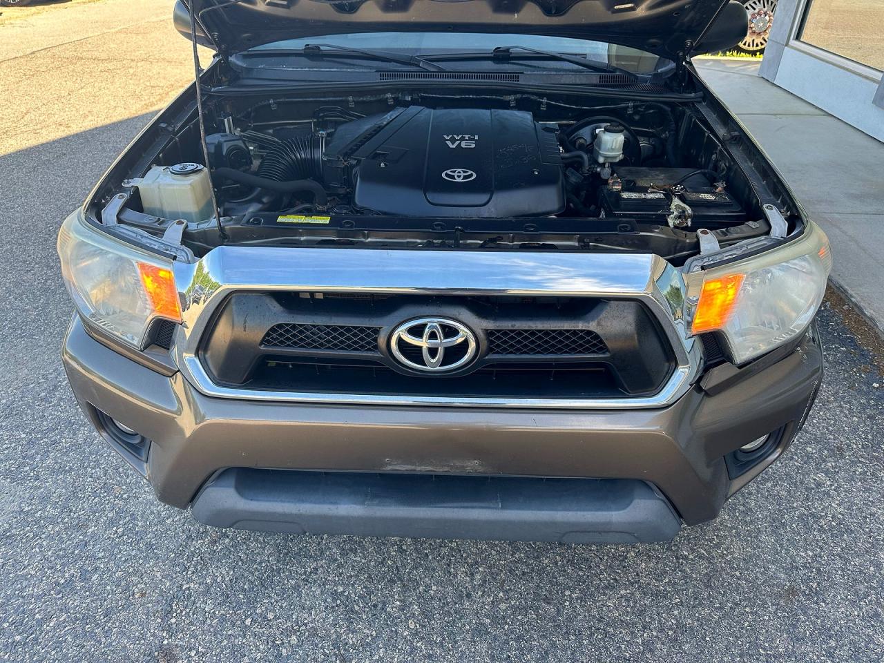 2014 Toyota Tacoma Double Cab Brown vin: 3TMLU4EN3EM143316