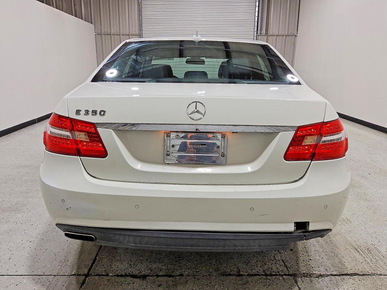 2011 Mercedes-benz E 350 White vin: WDDHF5GB5BA505136