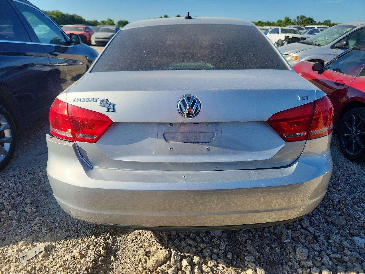 2015 Volkswagen Passat S Серебряный vin: 1VWAS7A35FC120140