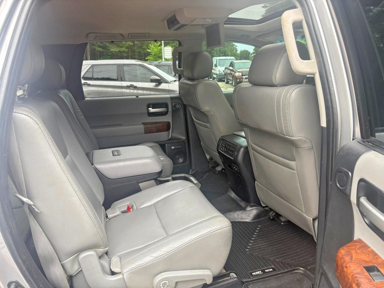 2010 Toyota Sequoia Platinum Gray vin: 5TDDY5G13AS028752