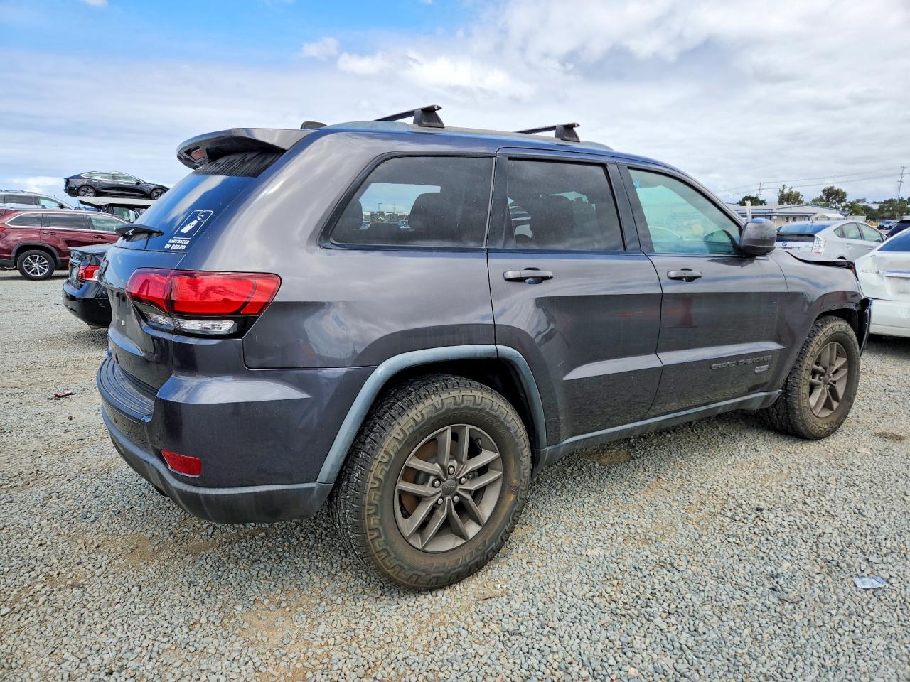2016 Jeep Grand Cherokee Laredo Gray vin: 1C4RJEAG7GC445776
