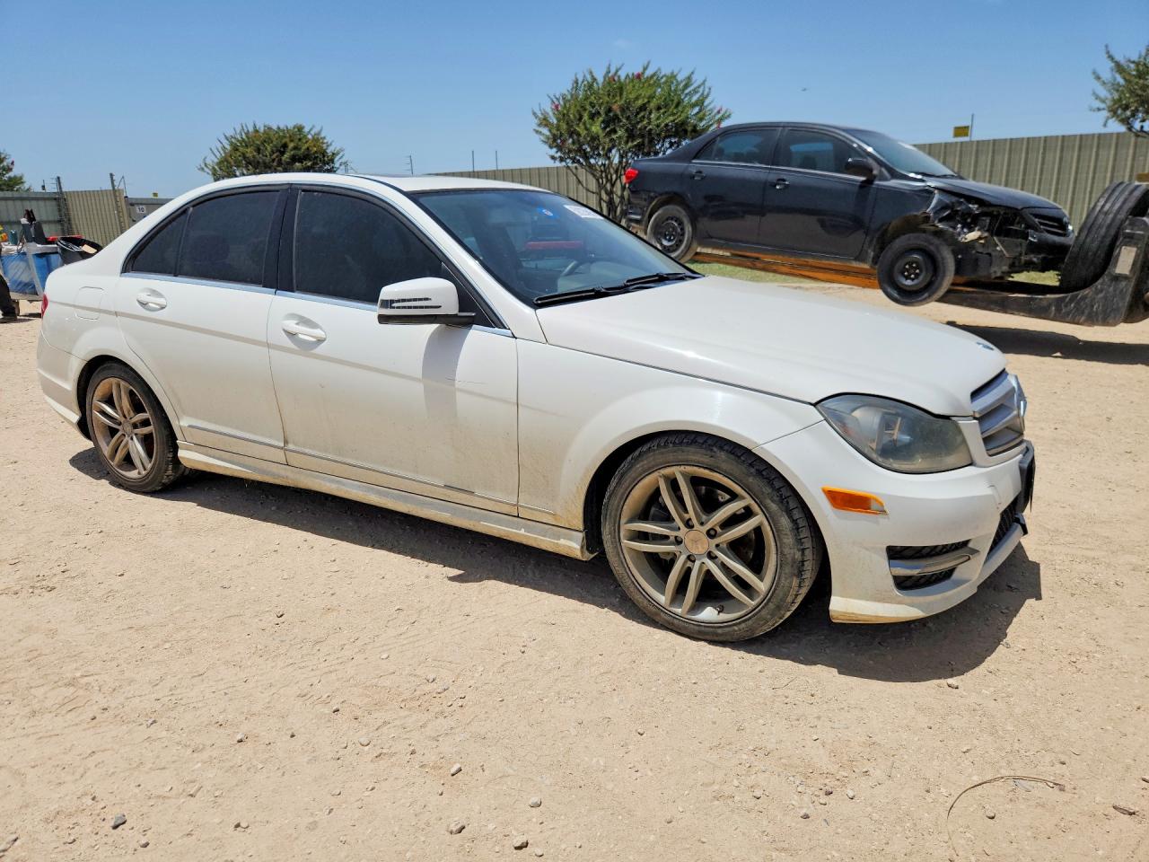2013 Mercedes-benz C 250 White vin: WDDGF4HB6DA771191