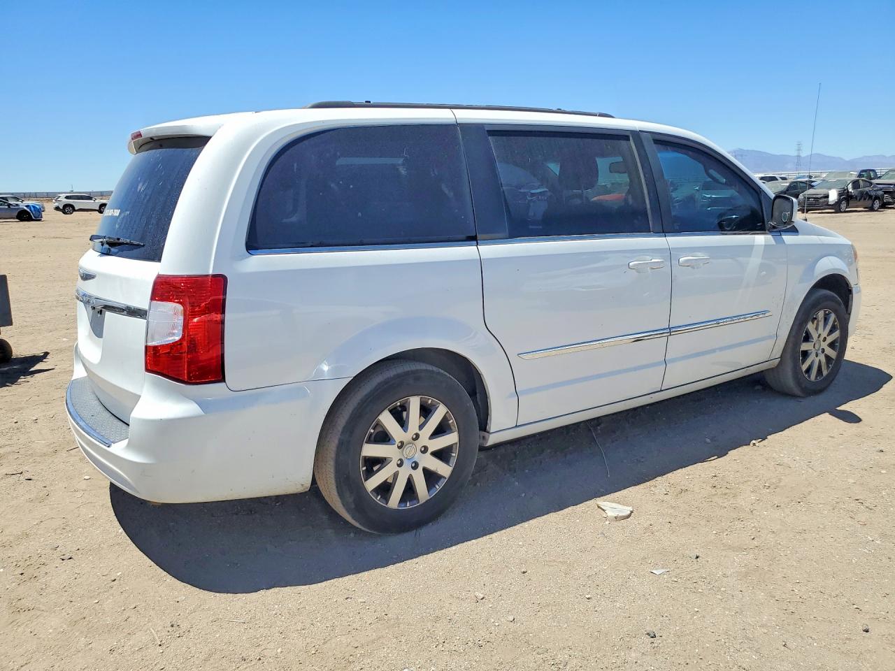 2014 Chrysler Town & Country Touring White vin: 2C4RC1BG4ER446177