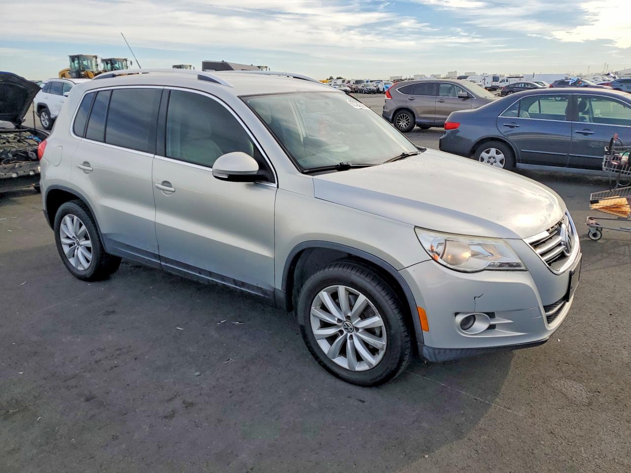2011 Volkswagen Tiguan S Silver vin: WVGBV7AX9BW538531