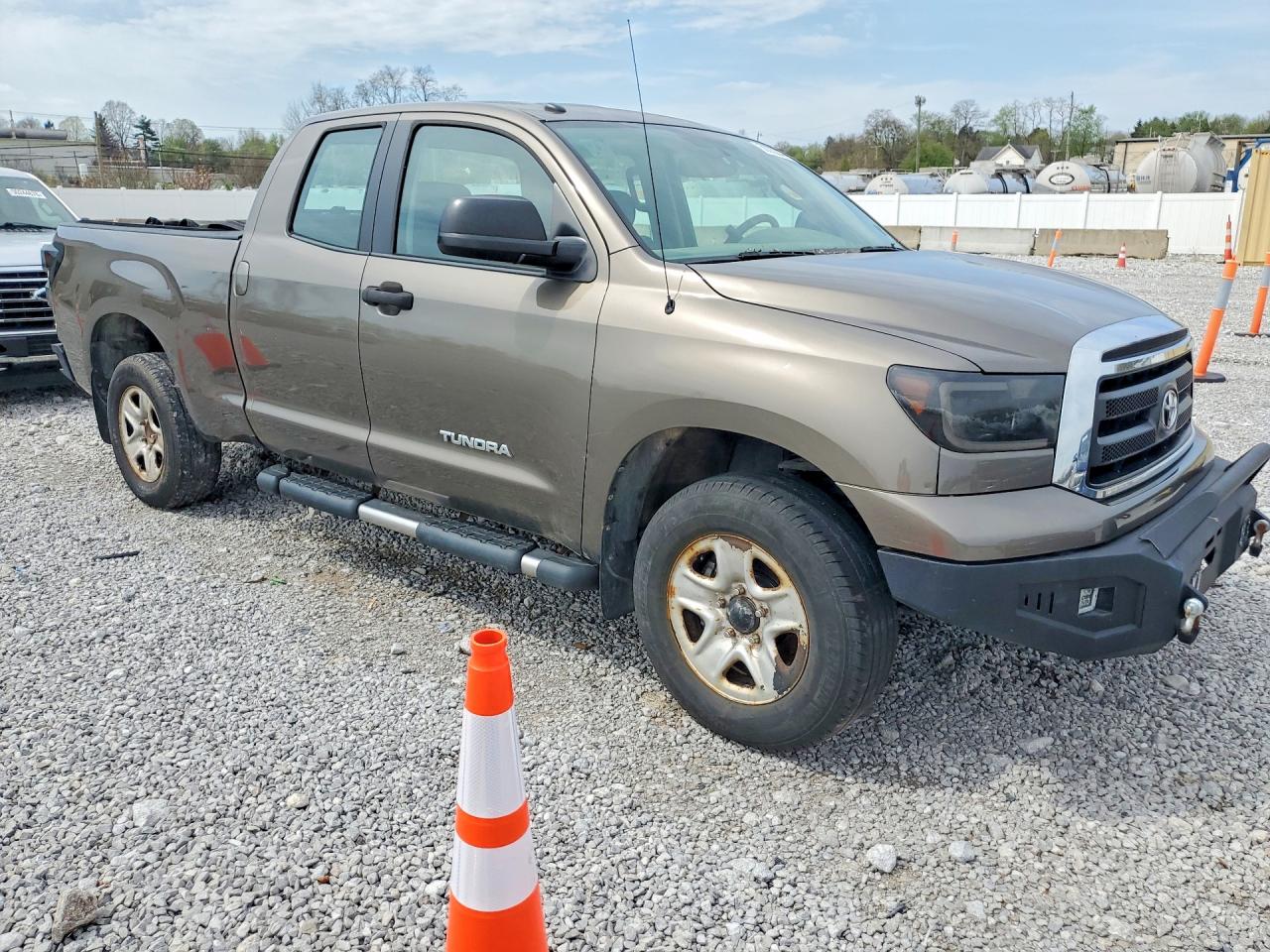 2010 Toyota Tundra Double Cab Sr5 Brown vin: 5TFUM5F10AX013679