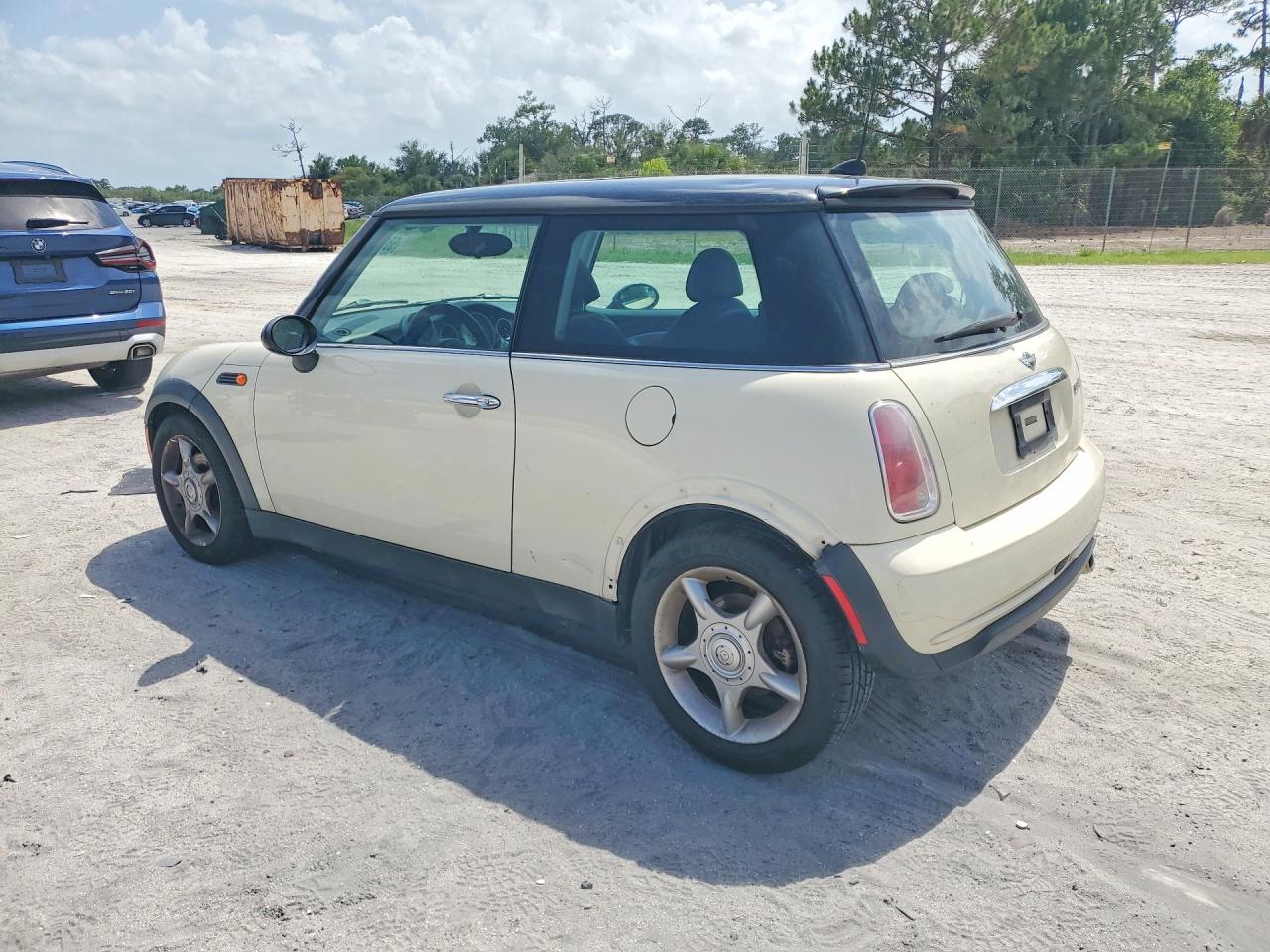 2005 Mini Cooper White vin: WMWRC33425TJ66215