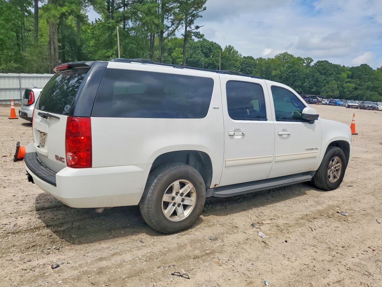 2010 Gmc Yukon Xl K1500 Slt White vin: 1GKUKKE37AR238455