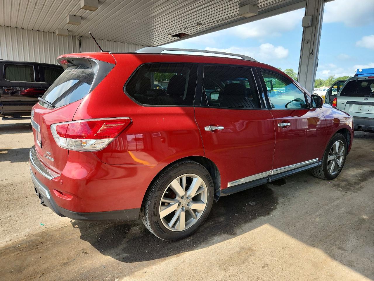 2014 Nissan Pathfinder S Red vin: 5N1AR2MM3EC610589