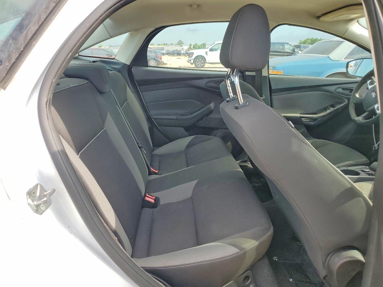2014 Ford Focus S White vin: 1FADP3E20EL432804