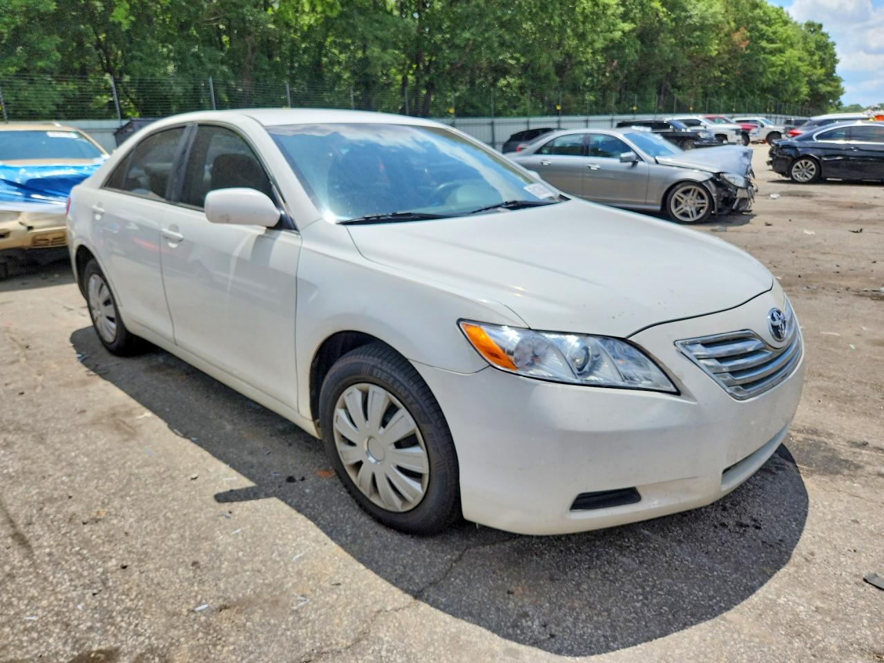 2009 Toyota Camry Base White vin: 4T1BE46KX9U917619