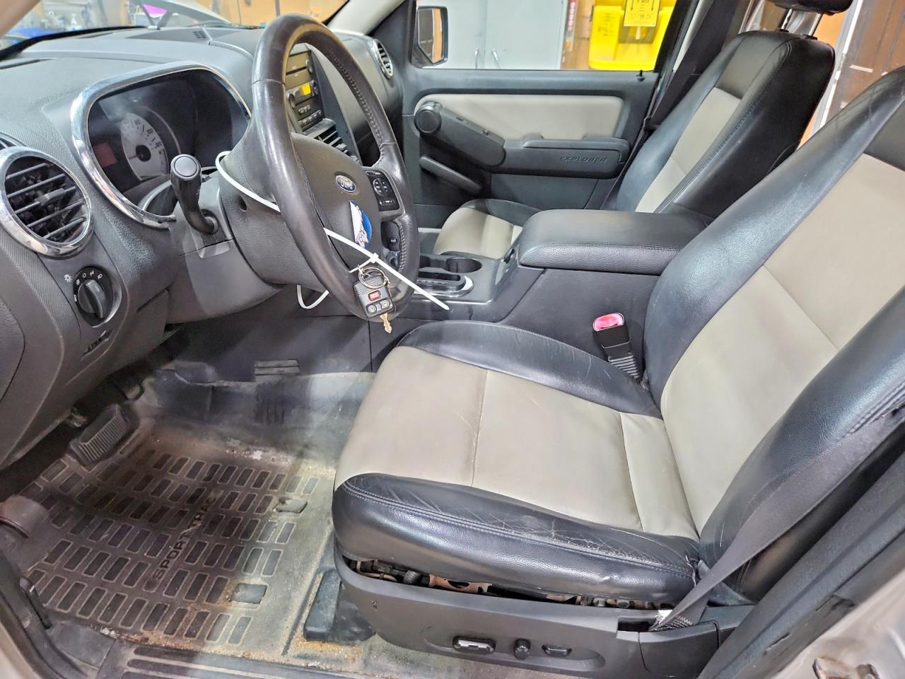 2007 Ford Explorer Sport Trac Limited Silver vin: 1FMEU53897UB24114