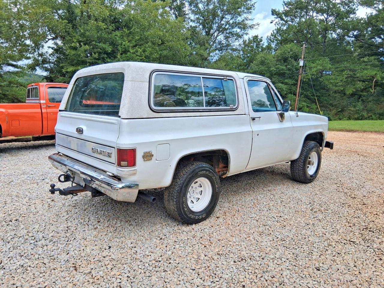 1983 Chevrolet Blazer K10 White vin: 1G8EK18L4DF11358