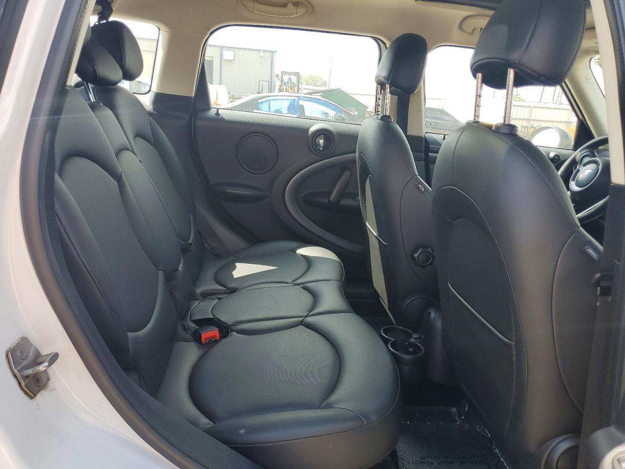 2014 Mini Cooper S Countryman White vin: WMWZC5C53EWP37469
