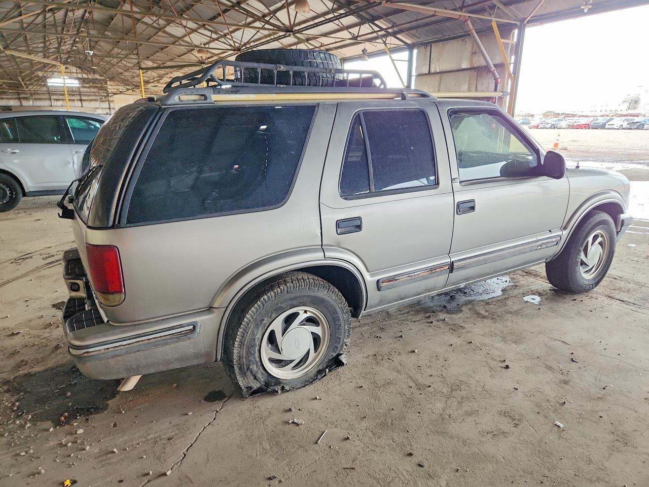 1998 Chevrolet Blazer Beige vin: 1GNDT13W8W2208632