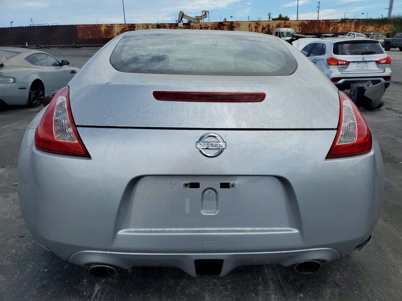 2011 Nissan 370z Base Silver vin: JN1AZ4EH1BM551116