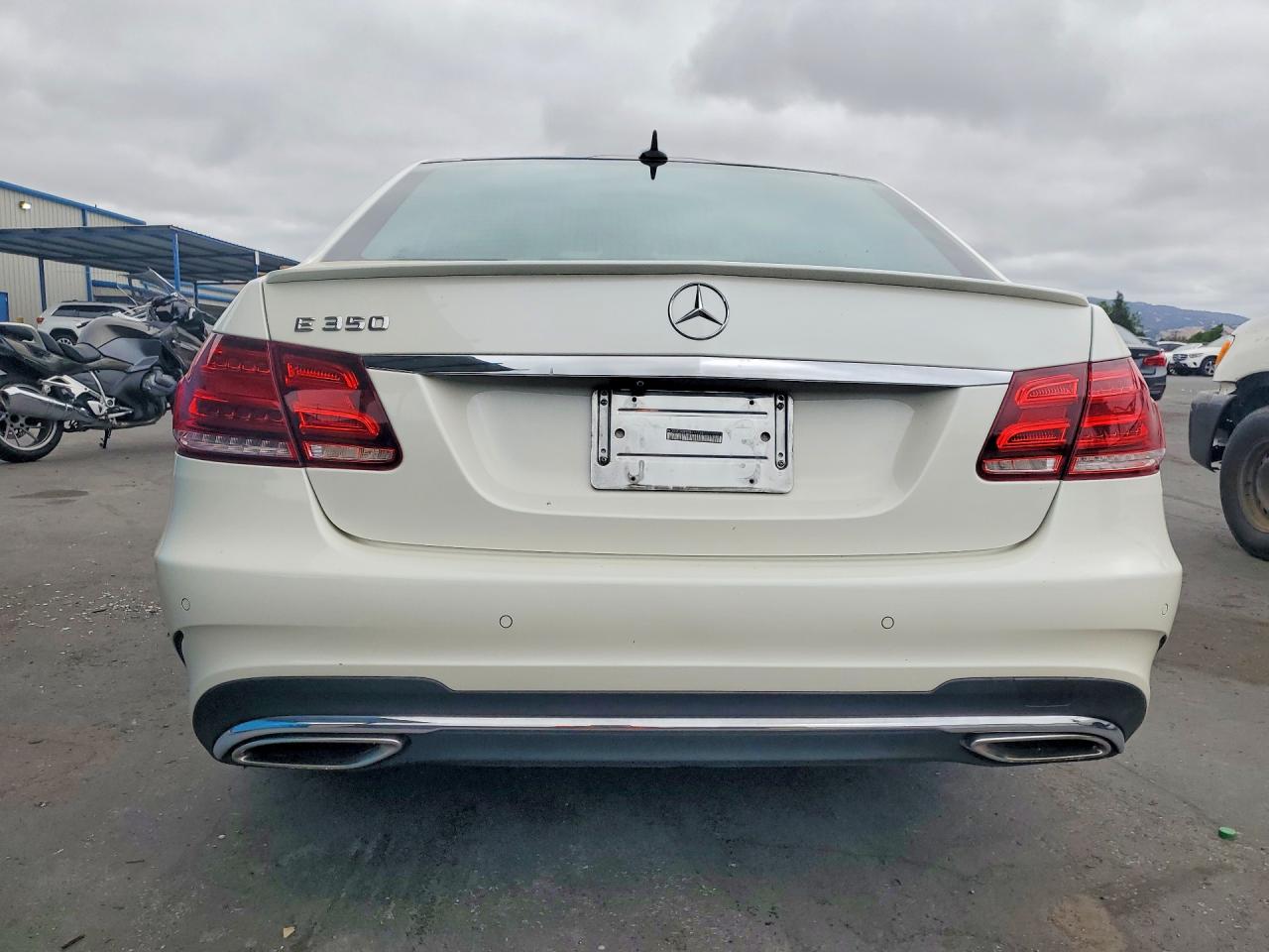 2014 Mercedes-benz E 350 White vin: WDDHF5KB8EB017725