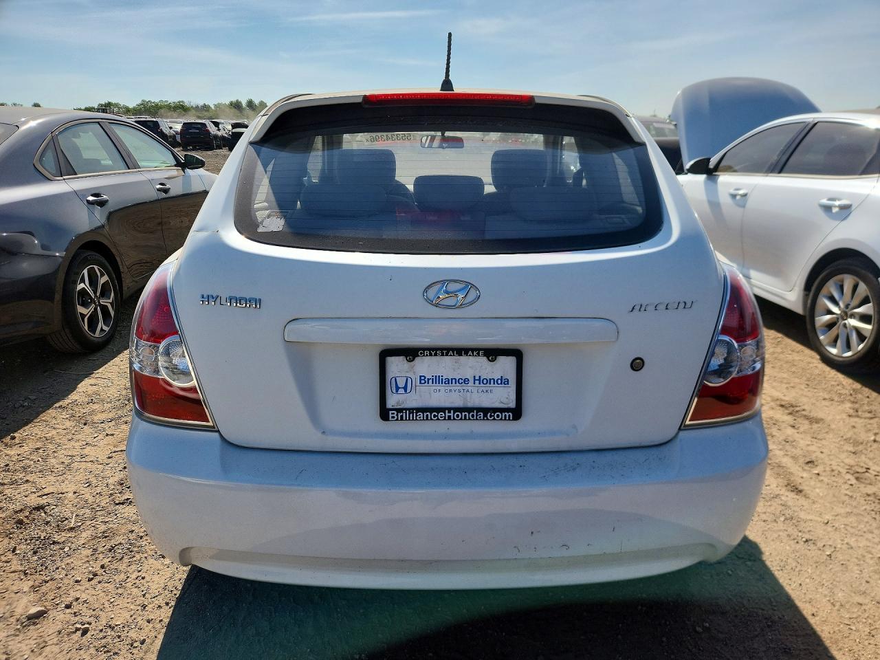 2007 Hyundai Accent Gs Белый vin: KMHCM36C37U021296