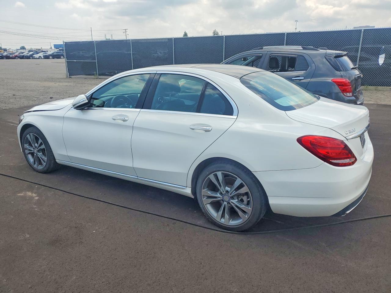 2015 Mercedes-benz C 300 4matic White vin: 55SWF4KB5FU003743