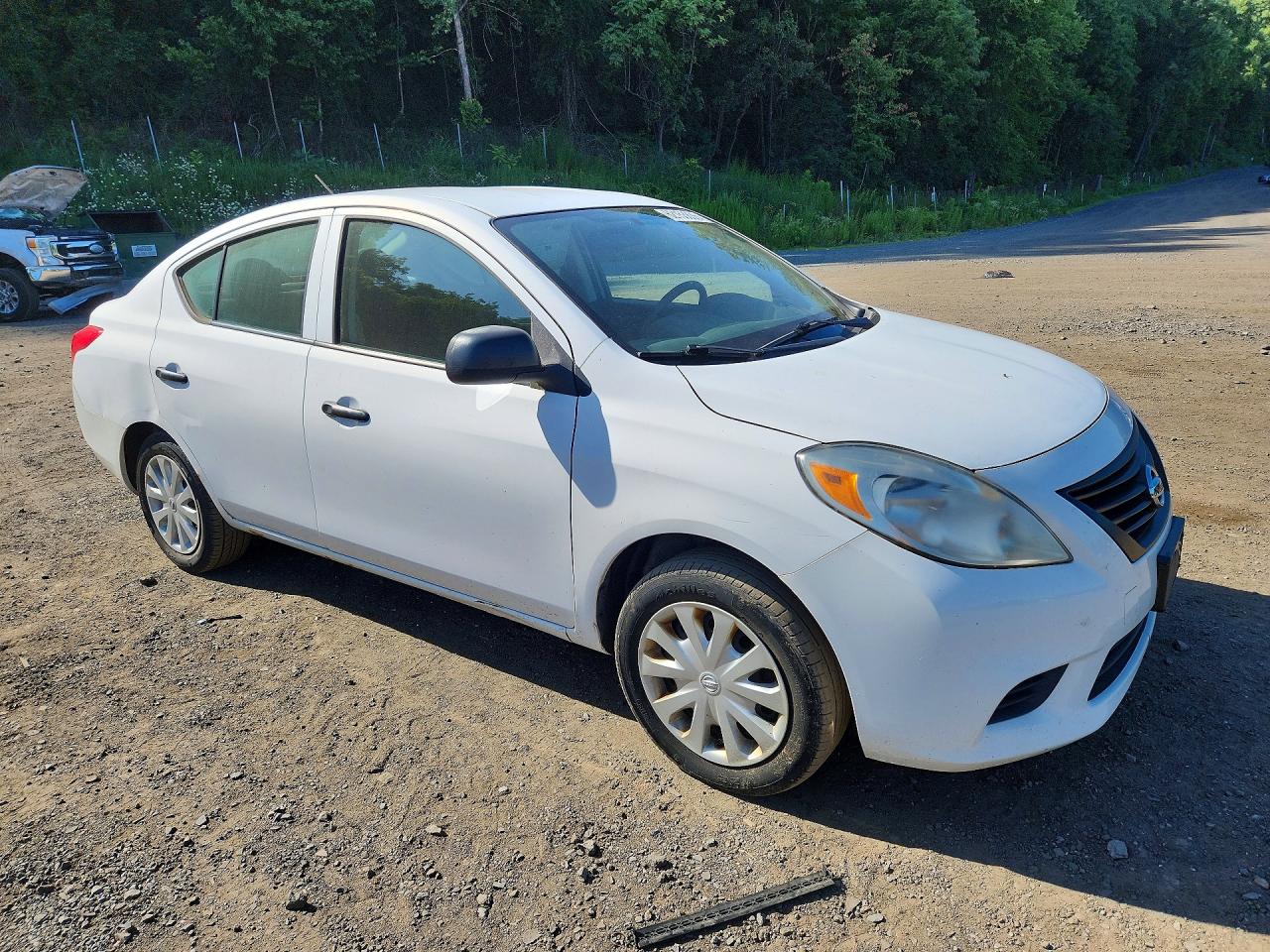 2014 Nissan Versa 1.6 S Белый vin: 3N1CN7AP4EL857132