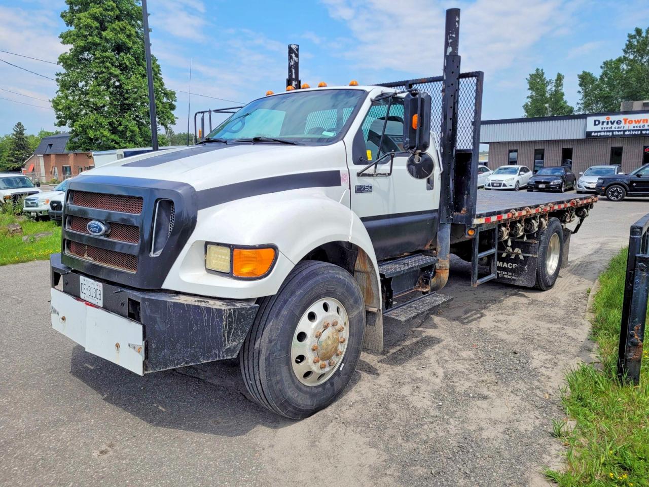 2004 Ford F750 Super Duty White vin: 3FRXF75TX4V696780