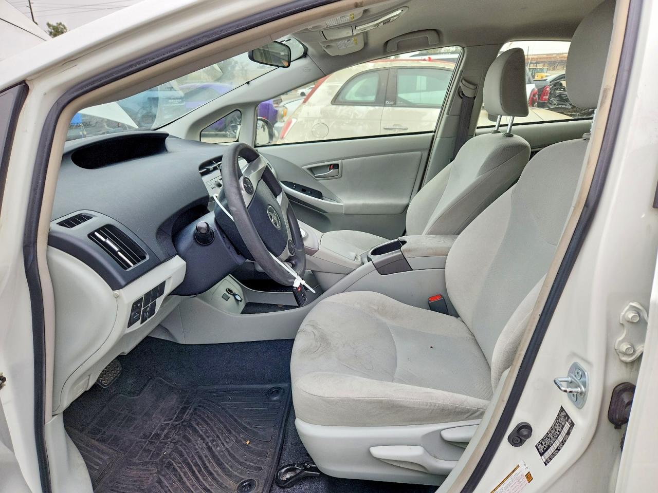 2014 Toyota Prius Three White vin: JTDKN3DU7E1781321