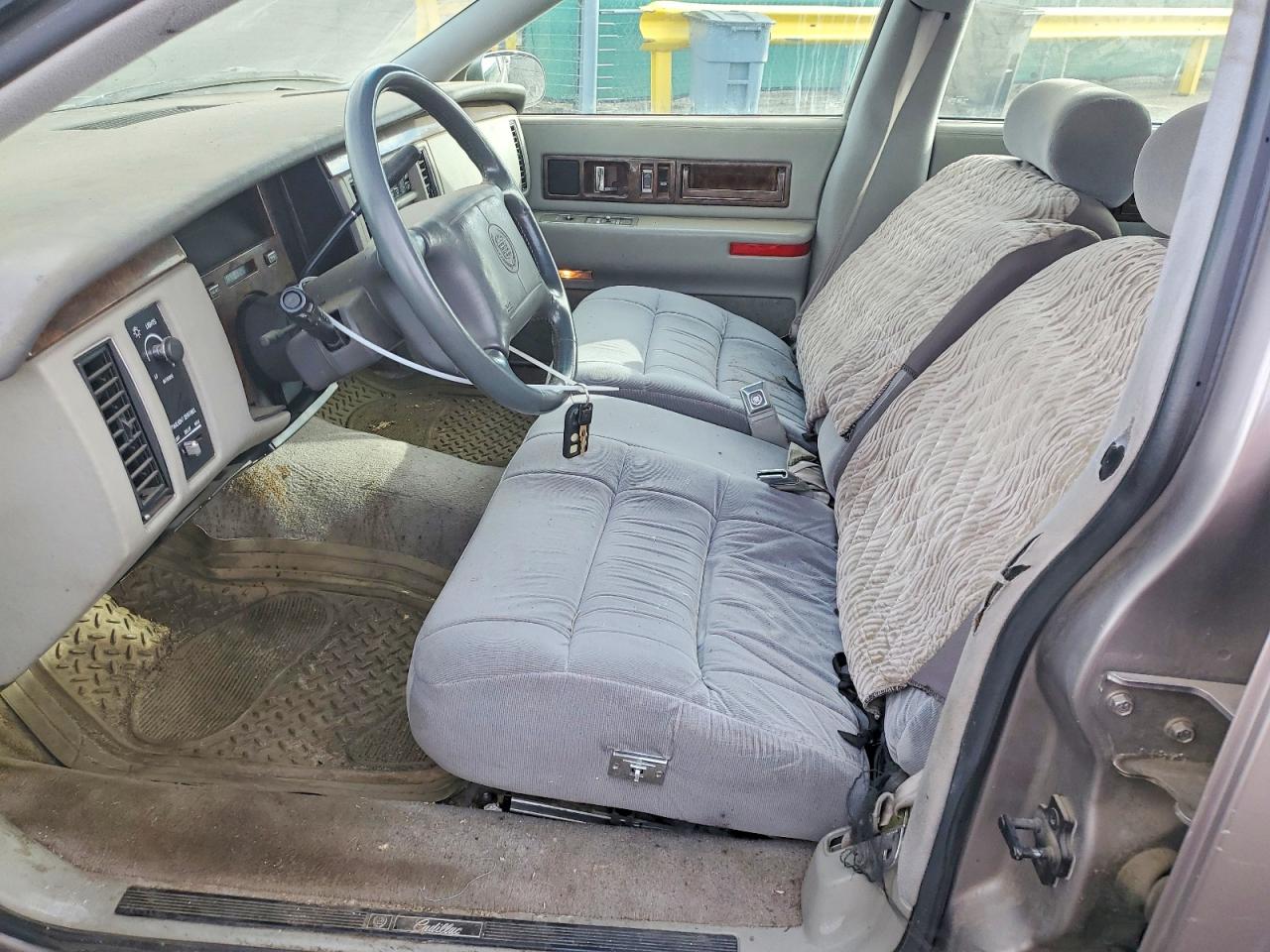 1995 Cadillac Fleetwood Base Silver vin: 1G6DW52P3SR714391